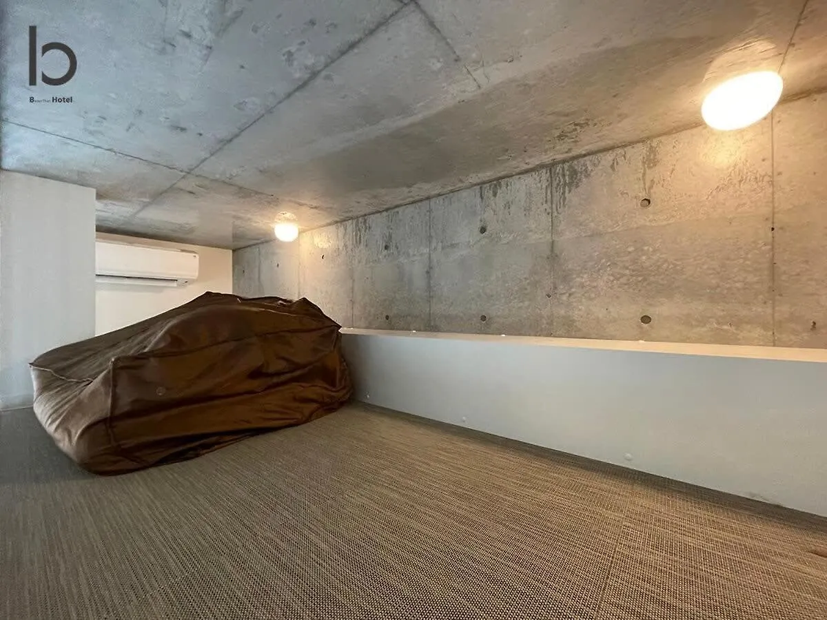 Апартаменты Bhotel Nekoyard - Contemporary Loft Studio Near Peace Park Хиросима